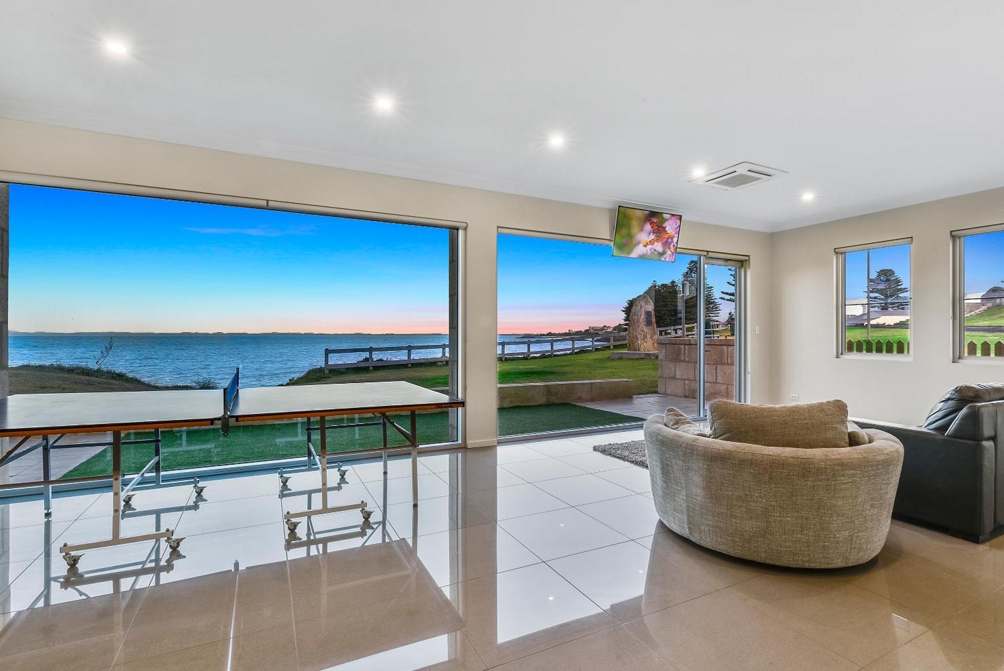 Aloha Waterfront Properties Robe Kamer foto
