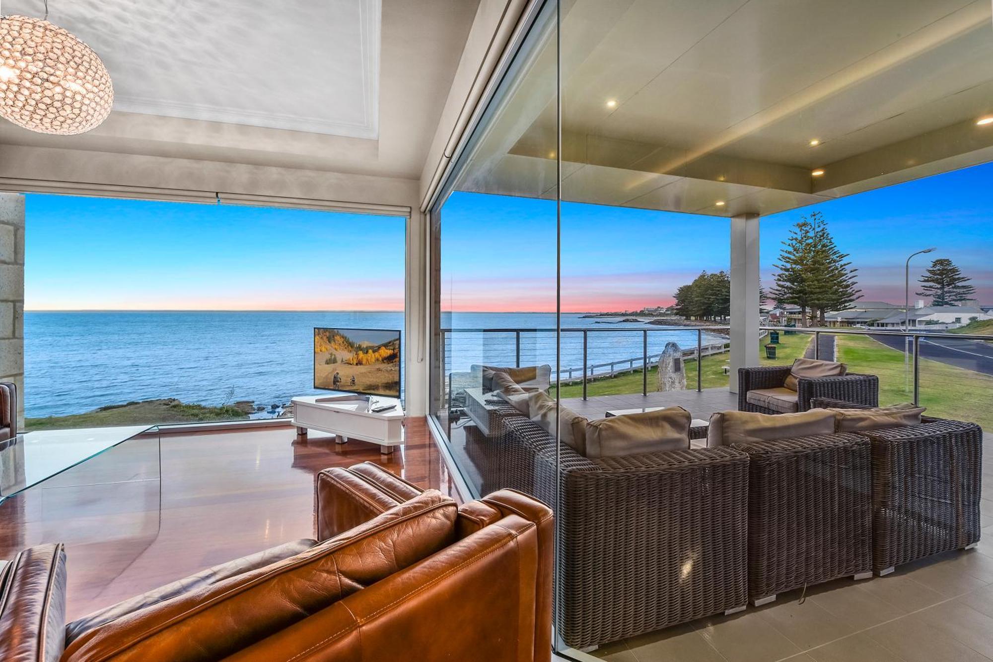 Aloha Waterfront Properties Robe Kamer foto