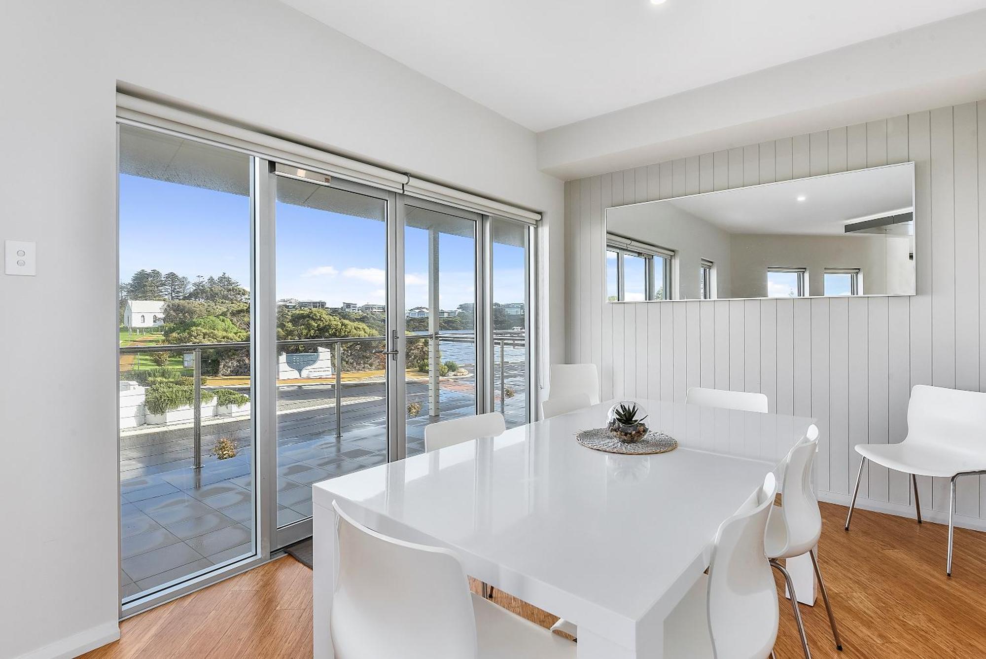 Aloha Waterfront Properties Robe Kamer foto