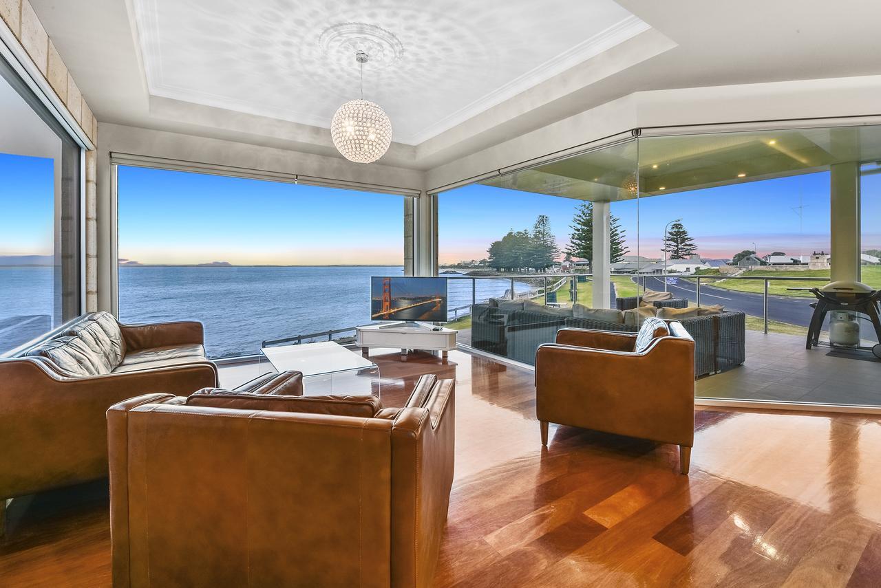 Aloha Waterfront Properties Robe Buitenkant foto